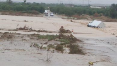 حاجب العيون: إنقاذ كهل جرفت مياه وادي زرود سيارته